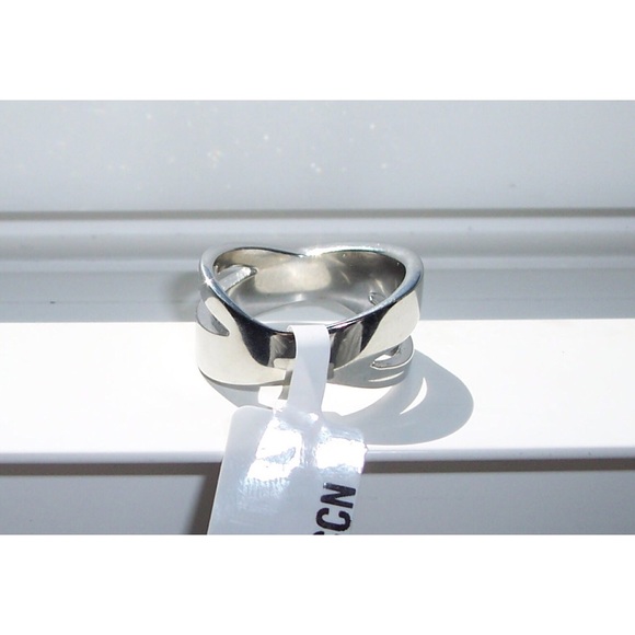 STAINLESS STEEL Top Grade Crystal Crossover Ring - Picture 10 of 16